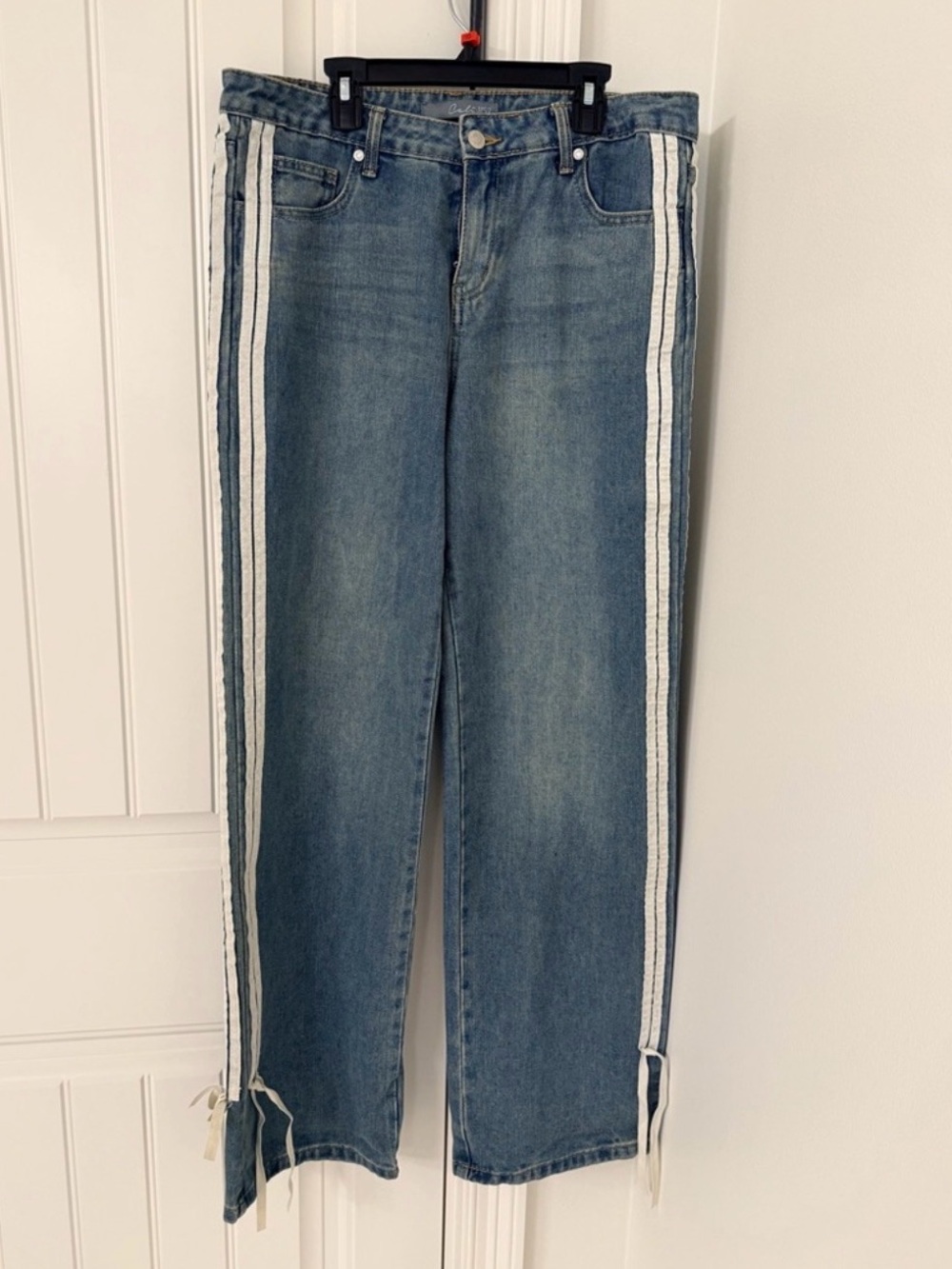 Mid-Rise Wide-Leg Jeans with White Side Stripes - Picture 2 of 4